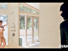 Atrapados, Madres para coger, Ducha