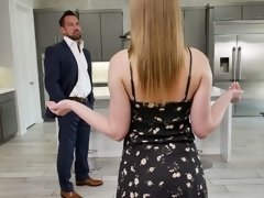 Anal, Sucer une bite, En levrette, Domination, Cuisine, Rasée, Adolescente, Nénés