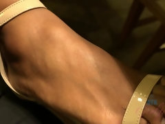 Leie, Grosse titten, Braunhaarige, Freundin, Absätze, Jeans, Lingerie, Piercing