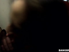 デカ尻, 茶髪の, イく瞬間, 顔射, 手コキする, ハードコア, ゴックンする, 三人