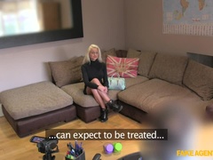 Amateur, Cul, En levrette, Doigter, Masturbation, Bureau, Pov, Chatte