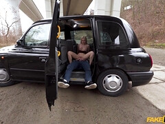 Amateur, Tetas grandes, Rubia, Mamada, Coche, Al aire libre, Ruso, Nalgadas