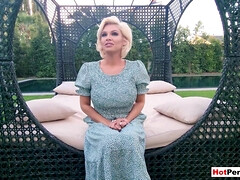 Grosse titten, Blondine, Familie, Lingerie, Milf, Mutti, Im freien, Taboo