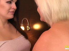 Gros seins, Femme couguar, Doigter, Lesbienne, Masturbation, Mature, Mère que j'aimerais baiser, Chatte