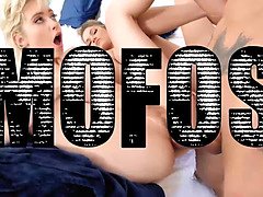 Blondine, Küssen, Lesbisch, Lecken, Muschi, Rasiert, Spielzeuge, Nass