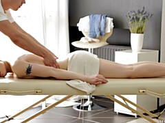 Grosser arsch, Grosser schwanz, Blondine, Hundestellung, Massage, Natürlichen titten, Jungendliche (18+), Titten