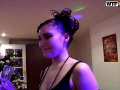 美女, 茶髪の, 面白, パーティ, 恥ずかしがりや, ガリガリ, ストッキング, 長身