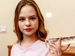 18, 素人, お尻, 指いじり, オナニー, ガリガリ, 一人, ストリッピング