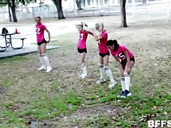 Brunette brune, Faciale, Femelle, Doigter, Groupe, Fille latino, De plein air, Piercing