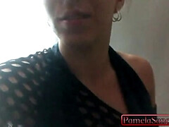 Gros cul, Gorge profonde, En levrette, Poilue, Fille latino, Public, Rasée, Adolescente