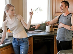 Blasen, Hundestellung, Küche, Natürlichen titten, Rasiert, Dürr, Jungendliche (18+), Titten