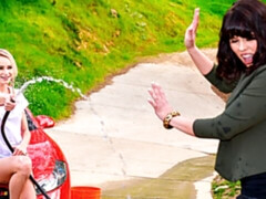 Blond, Lesbisch, Likken, Masturbatie, Voorbinddildo, Strippen, Tatoeage, Tiener