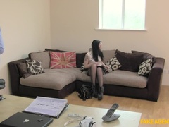 Enthousiasteling, Anaal, Pijpbeurt, Hondjeshouding, Likken, Masturbatie, Kantoor, Kut duiken