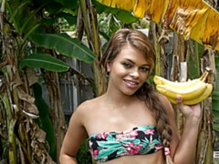 Cul, En levrette, Branlette thaïlandaise, Masturbation, Rasée, Dénudage, Adolescente, Nénés