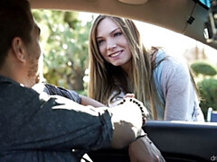 Verga grande, Tetas grandes, Mamada, Coche, Estilo perrito, Dinero, Flaco, Adolescente
