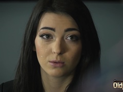 Braunhaarige, Spermaladung, Kehlenfick, Handjob, Natürlichen titten, Piercing, Dürr, Jungendliche (18+)