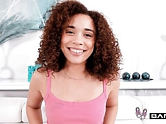 18 летние, Большая жопа, Большой член, Собачьи, Черненькие, Натуральные сиськи, Короткая стрижка, Молоденькие