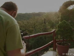 Backstage with Wivien and Natalia Forrest