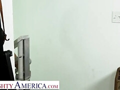 Amerikanisch, Grosser arsch, Braunhaarige, Hardcore, Reif, Milf, Reiten, Titten