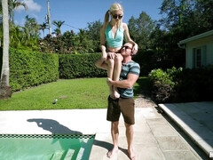 アメリカ人, お尻, ブロンド, フェラチオ, チン, ピアス, プール, オッパイの