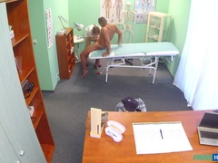 Betrug, Arzt, Hundestellung, Lecken, Krankenschwester, Büro, Titten, Spanner