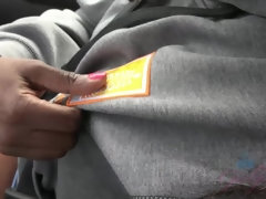 Amateur, Noire, Petite amie, Public, Rasée, Nénés, Voyeur, Mouillée