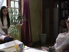 Vollbusig, Fingern, Küssen, Lesbisch, Natürlichen titten, Büro, Muschi, Jungendliche (18+)