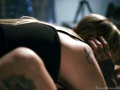 Поза 69, Жопа, Спальня, Большие сиськи, Лесбиянка, Лизание, Мастурбация, Сиськи