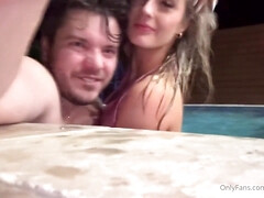 Gros cul, Gros seins, Hard, Nue  à poil, Piscine, Chatte, Nénés, Mouillée