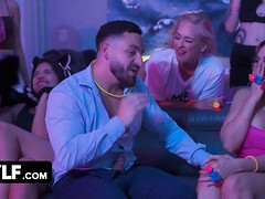 デカパイ, ダンス, 手コキする, Hd, 淫乱熟女, パーティ, 赤毛, オッパイの