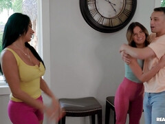 Tetas grandes, Morena, Polla, Pajear, Lamidas, Madres para coger, Coño, Trio