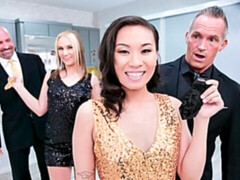 お尻, ブロンド, フェラチオ, バック, グループ, 手コキする, 剃毛, ティーン