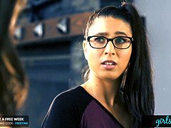 Bruinharig, Hd, Lesbisch, Likken, Natuurlijke tieten, Kut duiken, Realiteit, Schreeuwen