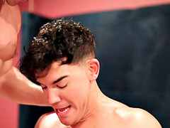Muscled eager jock 3way pounding after stroking