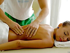 Grosser arsch, Grosser schwanz, Blasen, Braunhaarige, Massage, Rasiert, Jungendliche (18+), Titten