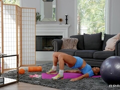 Tussi, Grosser arsch, Blasen, Braunhaarige, Vollbusig, Büro, Pornostars, Realität