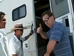 Leie, In den arsch, Arsch, Bus, Gruppensex, Milf, Party, Realität