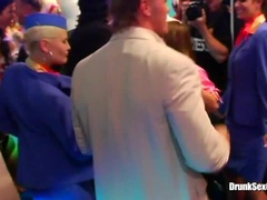 素人, フェラチオ, 着衣女と全裸男, 衣服着たままセックス, グループ, オージー, パーティ, スインガー