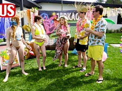 Amateur, Gros cul, Sucer une bite, Brunette brune, En levrette, Groupe, Hd, Pov