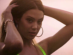 TUSHY This bad dame needs a fine widely opened from her boss