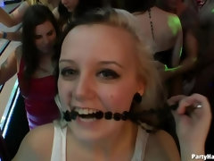 Leie, Blondine, Cfnm, Tanzen, Frau, Handjob, Absätze, Küssen