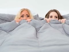 Blond, Pijpbeurt, Gevangen, Hondjeshouding, 1 man 2 vrouwen, Hardcore, Likken, Trio