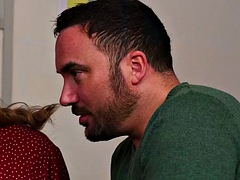 Enthousiasteling, Lieveling, Grote lul, Pijpbeurt, Naakte man aangeklede vrouw, Handbeurt, Masturbatie, Moeder die ik wil neuken