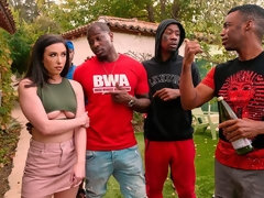 Noire, Sucer une bite, Brunette brune, Double pénétration, Interracial, Orgie, Adolescente, Nénés