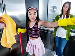 Asiatique, Grosse bite, Sucer une bite, En levrette, Seins naturels, Pov, Adolescente, Nénés