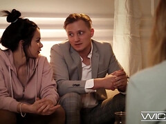 Nana, Gros cul, Grosse bite, Gros seins, Blonde, Plantureuse, En levrette, Nénés