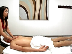 Asiatisch, Blasen, Braunhaarige, Handjob, Massage, Natürlichen titten, Jungendliche (18+), Titten