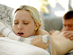 Cul, Grosse bite, Sucer une bite, En levrette, Cheveux courts, Maigrichonne, Adolescente, Nénés