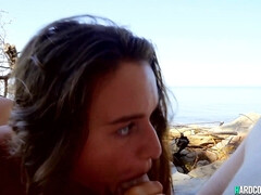 Amateur Sex in bikini fucks on the beach