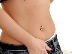 Amateur, Brunette brune, Plantureuse, Mature, Mère que j'aimerais baiser, Seins naturels, Petite femme, Tatouage